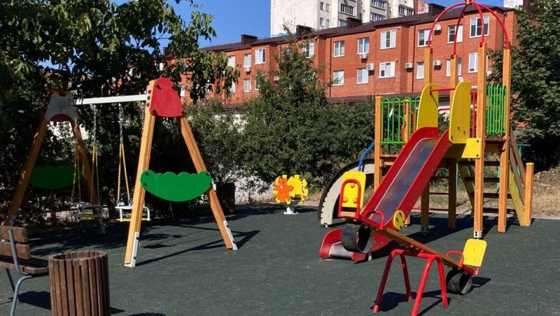 Новую безопасную детскую площадку открыли в городе Лермонтове