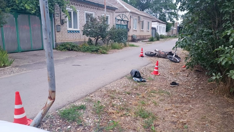 Ставрополец на родительском мотоцикле врезался в металлический столб