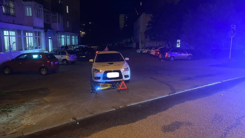 Водитель иномарки сбил ребёнка-самокатчика в Ставрополе 