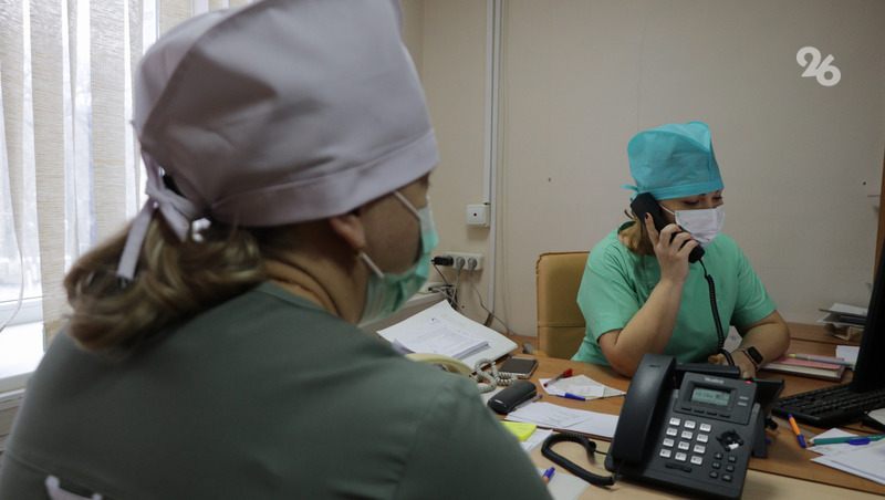 Добровольцы и студенты-медики помогают врачам Кочубеевской поликлиники