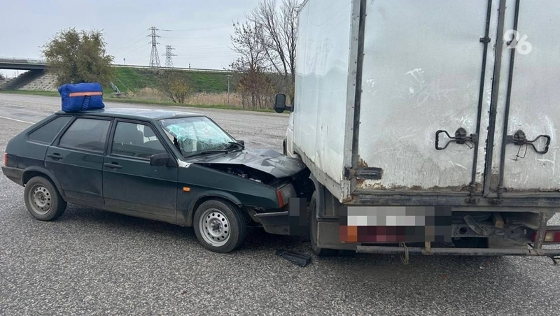 Два человека пострадали при столкновении легковушки с «Газелью» на Ставрополье