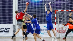 Ставропольские гандболисты одержали волевую победу над соперниками из уральского Снежинска