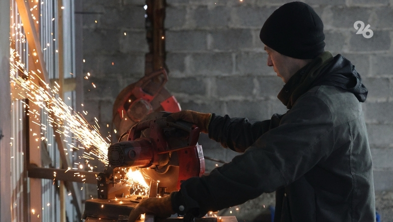 Переобучение и материальная поддержка: как соцконтракт помог ветерану СВО стать предпринимателем на Ставрополье