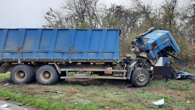 В Георгиевском округе водитель КамАЗа погиб после столкновения с другим грузовиком