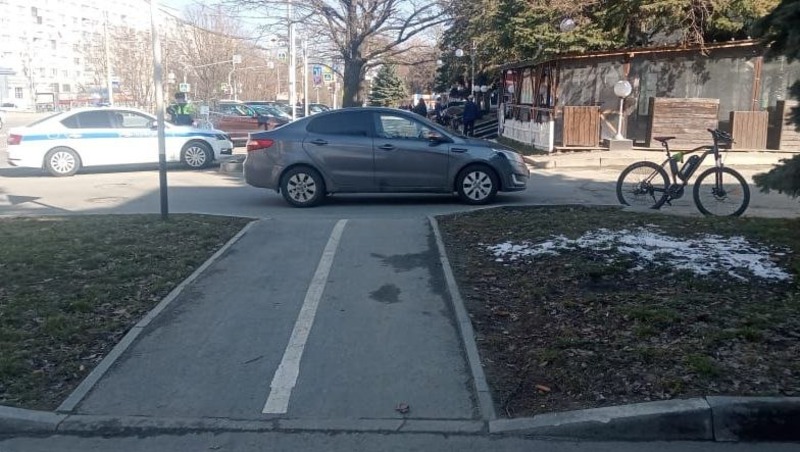 Велосипедист попал под колёса иномарки в центре Ставрополя