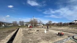 Новую детскую площадку строят в Предгорном округе