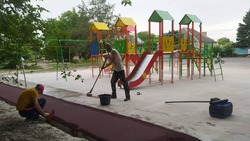 В Георгиевском округе завершают обустройство детской площадки по губернаторской программе  
