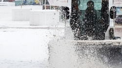 Грузовик коммунальщиков упал с моста в Ставрополе 