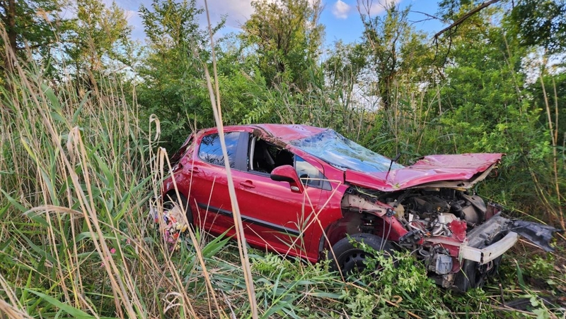 Женщина-водитель хотела уберечься от ДТП, но опрокинула машину на Ставрополье