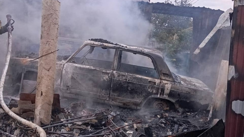 «Жигули» сгорели в гараже у жителя станицы на Ставрополье