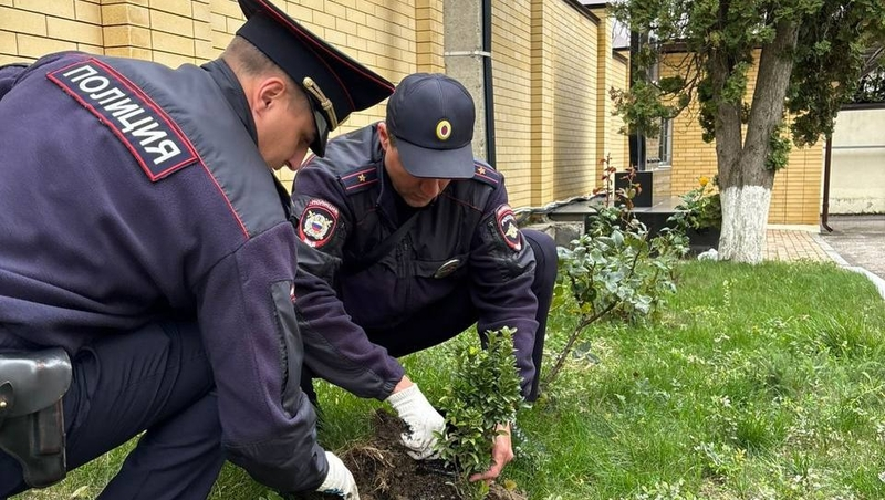 В субботнике «Зелёная Россия» приняли участие полицейские Ессентуков