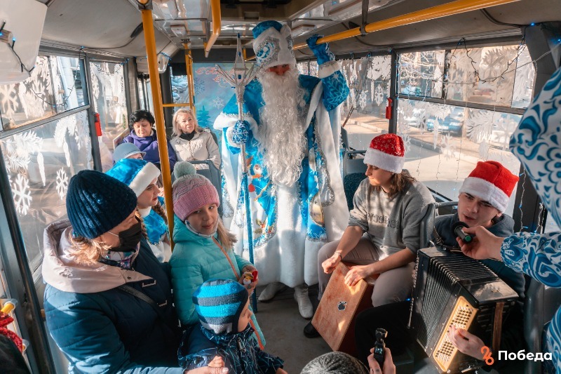 Жители Ставрополя остались в восторге от новогоднего троллейбуса