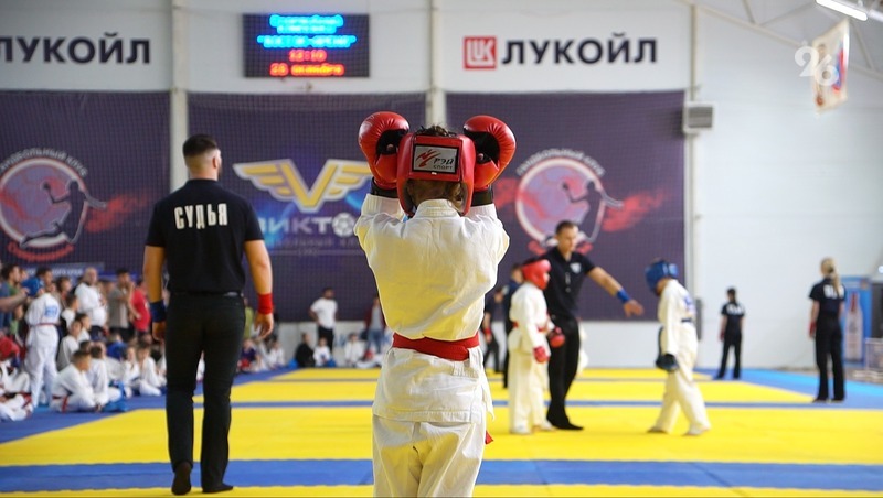 Почти тысяча спортсменов участвует в соревнованиях по рукопашному бою в Ставрополе