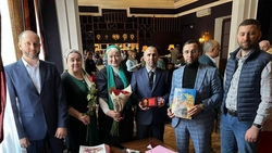 Поэтессу из Ингушетии наградили двумя медалями в Санкт-Петербурге