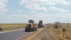 Участок трассы Сенгилеевское — Новотроицкая отремонтировали на 94% 