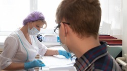 Первые подростки получили антиковидную вакцину в детской клинической поликлинике Ставрополя