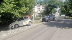 Женщина пострадала при столкновении двух иномарок в Кисловодске