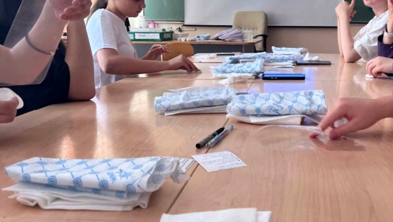 В Ессентуках школьников в летнем лагере научили делать сухой душ для нужд СВО