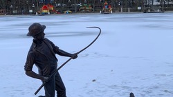 Житель Минеральных Вод сломал удочку у скульптуры рыбака в Железноводске