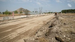 Дорогу на пяти улицах начали ремонтировать в станице Суворовской 