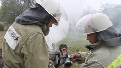 Из-за удара молнии на Ставрополье сгорела хозпостройка и 600 тюков сена