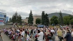 Вечерняя программа ко Дню России проходит на главной площади Пятигорска