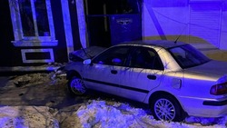 В Ставрополе пьяный водитель врезался в забор дома и сопротивлялся инспекторам