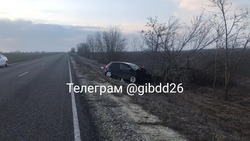 Пять человек, в том числе 10-летняя девочка, пострадали в ДТП на трассе Ставрополья