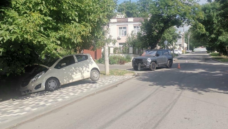 Женщина пострадала при столкновении двух иномарок в Кисловодске