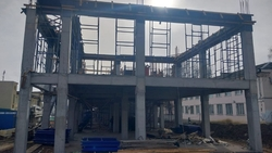 К отделке цоколя приступили строители в хореографической школе Кисловодска