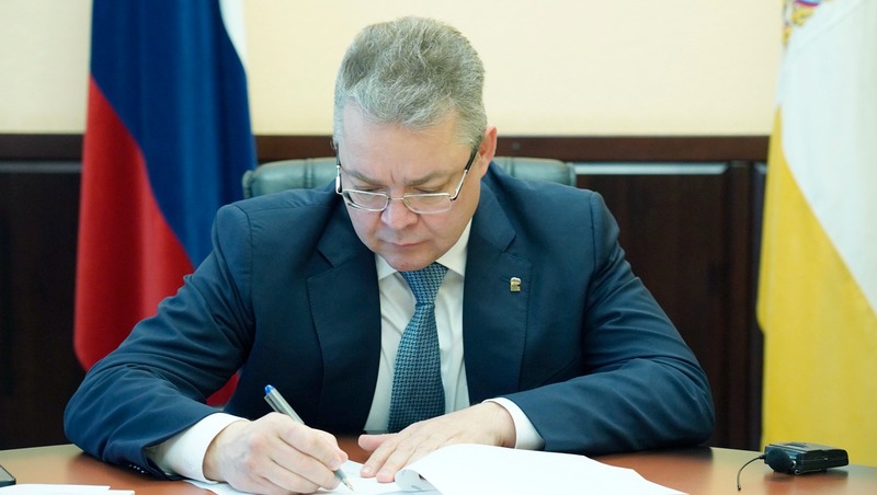 Губернатор Владимиров поручил главе Георгиевского округа решить вопрос с ремонтом местной дороги