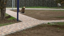 Новый тротуар появился у школы и почты в станице Андроповского округа