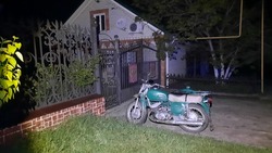Пожилой мотоциклист-бесправник выплатит штраф за аварию в Андроповском округе