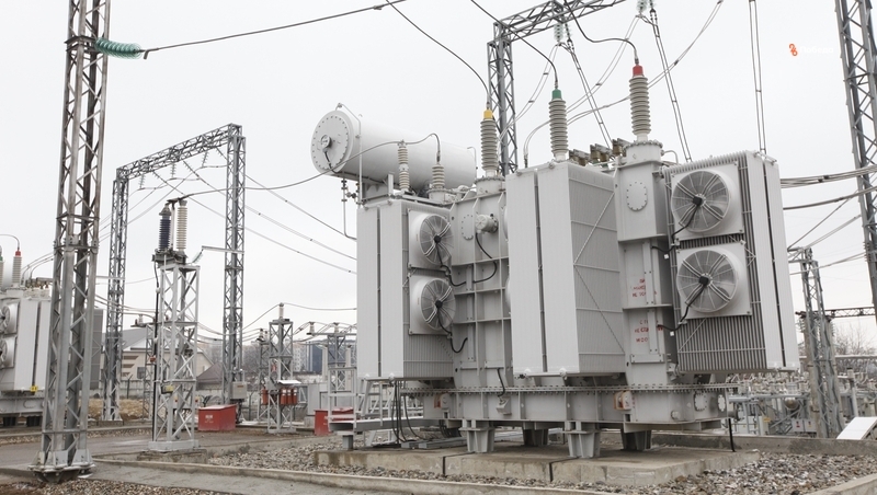 В Невинномысске ликвидируют аварию на оборванных проводах электросети