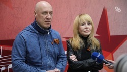 Денис Майданов и Ольга Кормухина встретились с финалистами «Солдатского конверта–2022»