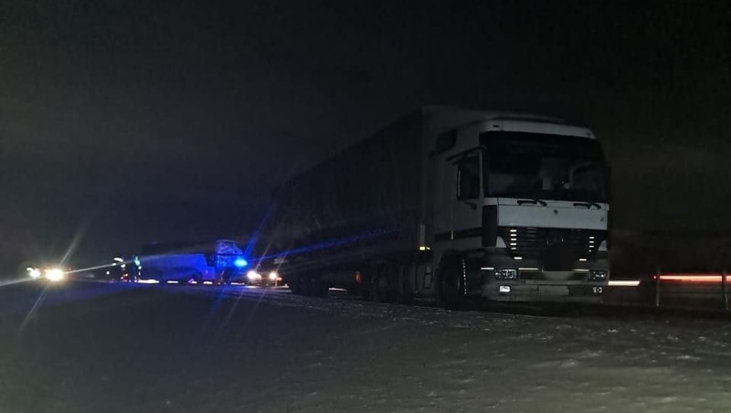 Грузовик и экскурсионный автобус столкнулись на трассе в Минераловодском округе