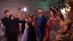 Театрализованный бал XIX века прошёл в библиотеке Ставрополя — видеосюжет