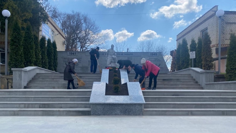На воинском мемориале в Изобильненском округе провели субботник 