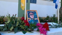 Мемориальную доску в память о погибшем участнике СВО открыли на Ставрополье 