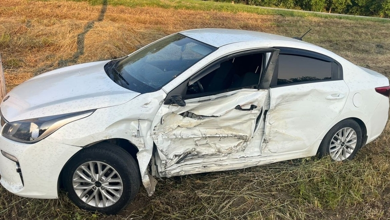 Три человека пострадали в столкновении легковушек в Изобильненском округе