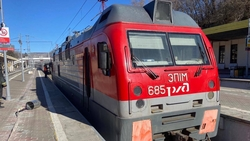 Часть локомотива на вокзале Кисловодска задымилась из-за короткого замыкания