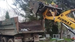С кладбищ Ставрополя перед Пасхой вывезли 650 тонн мусора