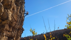 Карабкались вверх со страховкой и без: как проходил фестиваль скалолазания в Кисловодске