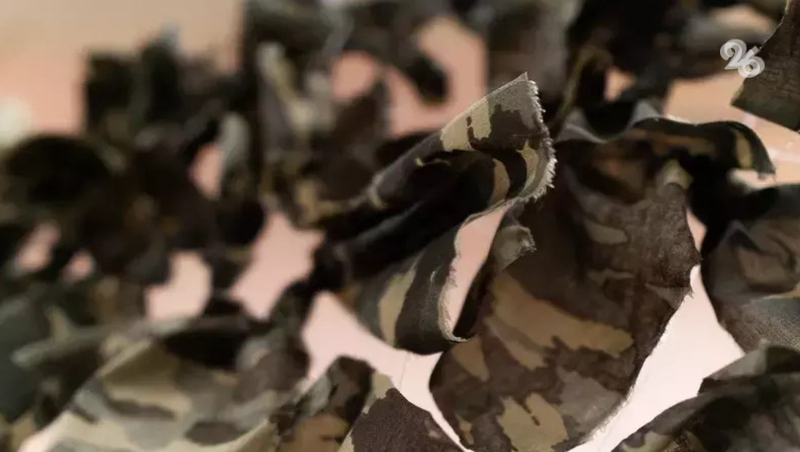 Жители Ессентуков участвуют в плетении маскировочных сетей для бойцов СВО