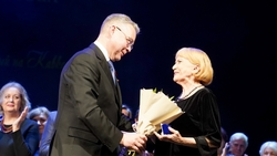 Губернатор Ставрополья вручил госнаграды сотрудникам театра драмы им. Лермонтова