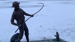 Над скульптурой рыбака в Железноводске поглумились вандалы