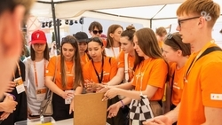 Школьники со всей России поучаствовали в патриотической акции «Мы вместе» в Ставрополе 