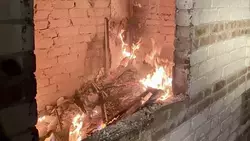 Спасатели устанавливают причину пожара в неэксплуатируемом доме в Ставрополе