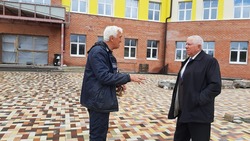 Партийный десант проинспектировал ход строительства школы в Кочубеевском округе