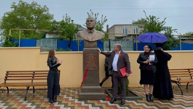 Памятник народному артисту СССР Владимиру Этушу открыли в Предгорном округе